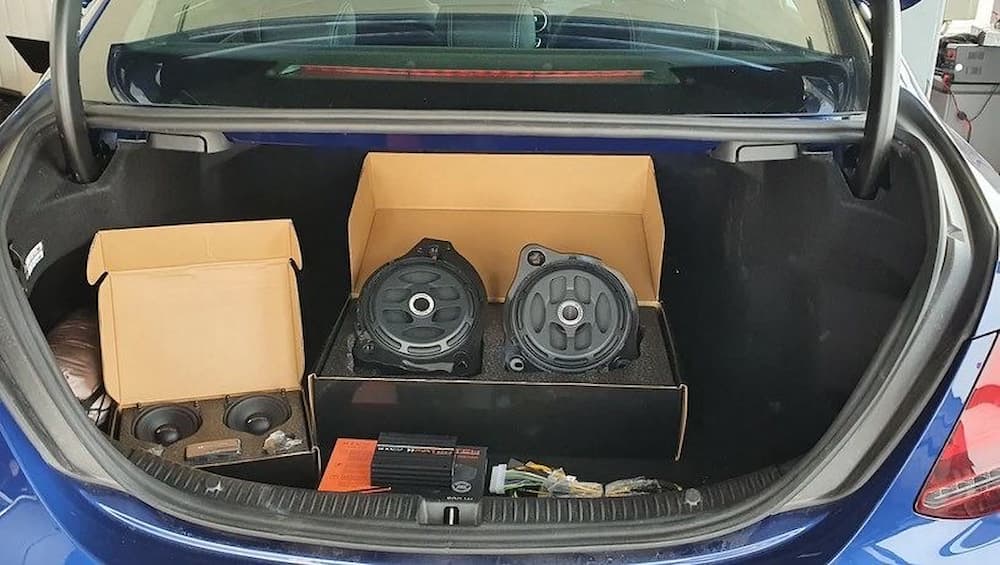 wpływ wygłuszenia na car audio