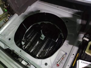 wygluszenie samochodu - koło zapasowe