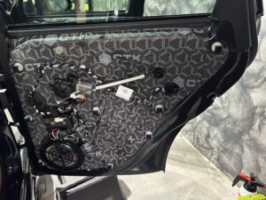 profesjonalne wyciszenie drzwi